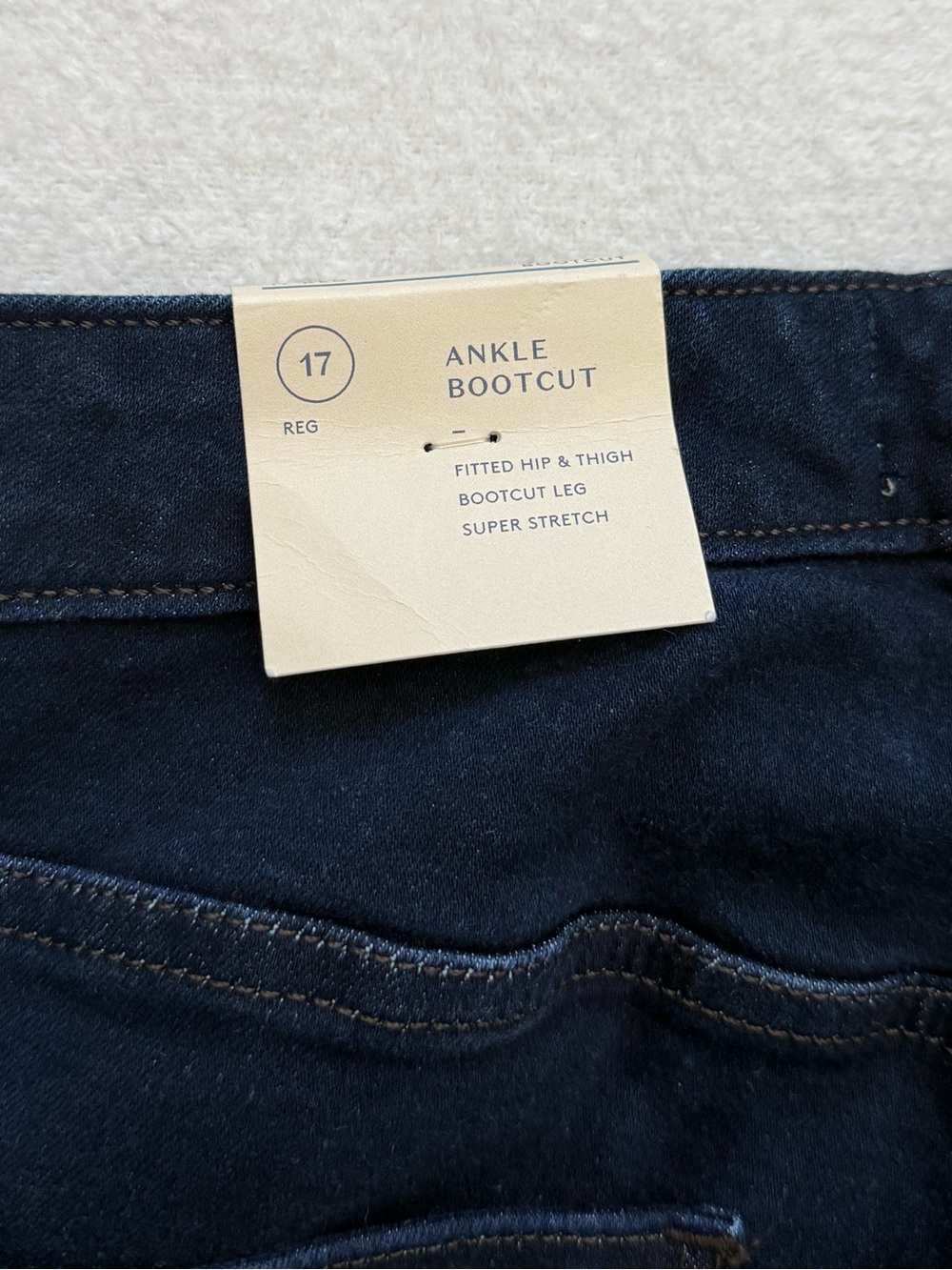 Universal Thread High Rise Ankle Bootcut Jeans Women’s 17R Dark Wash NWT - Picture 10 of 11
